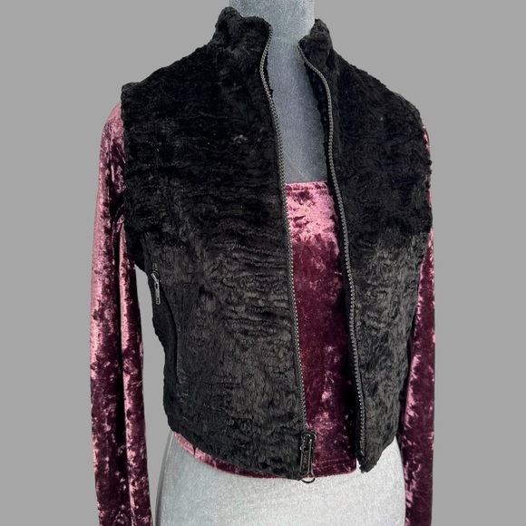 Bebe faux fur cropped zip up black vest - Picture 2 of 8